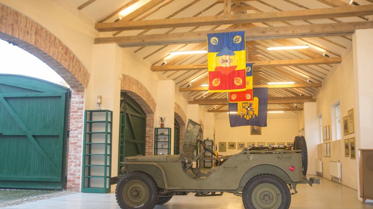 Patru jeep-uri din colecţia Regelui Mihai