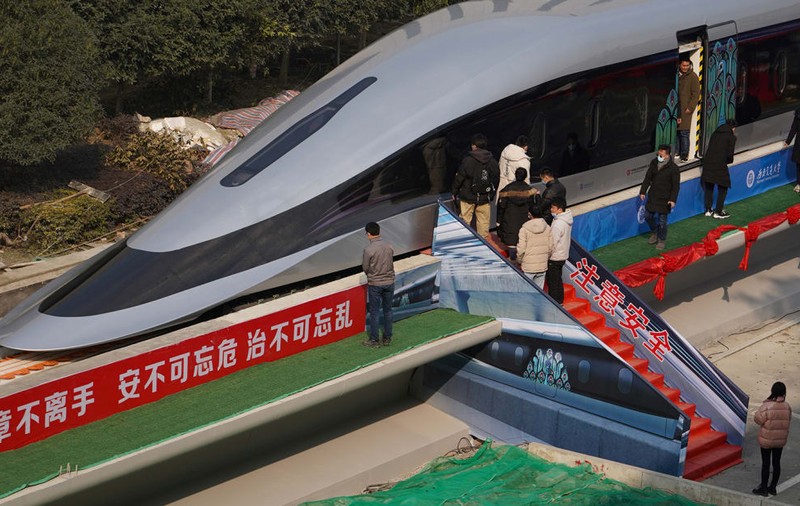 Tren care atinge 620 km pe oră, testat în China