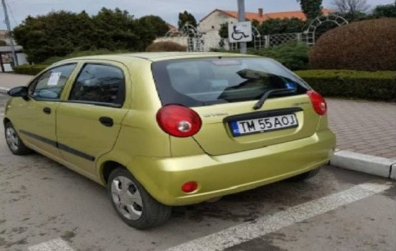 O femeie cu handicap a fost amendată pentru că a parcat pe un loc rezervat chiar persoanelor cu handicap