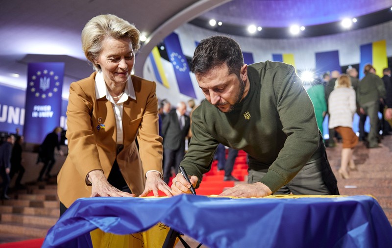 Cum a fost împinsă Ucraina în brațele UE de războiul lui Putin