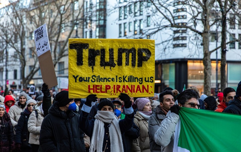 SUA pregătesc atacuri aeriene împotriva unor obiective miltare din Iran