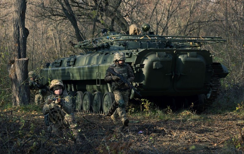 60% dintre ucraineni resping cedarea Donbasului Rusiei, dar susțin înghețarea războiului cu garanții de securitate, potrivit unui sondaj