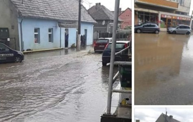 FOTO | O ploaie torențială a inundat centrul orașului Teiuș. Și în Dâmbovița a fost prăpăd