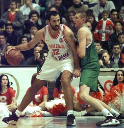 Vlade Divac (stânga). Foto: EPA