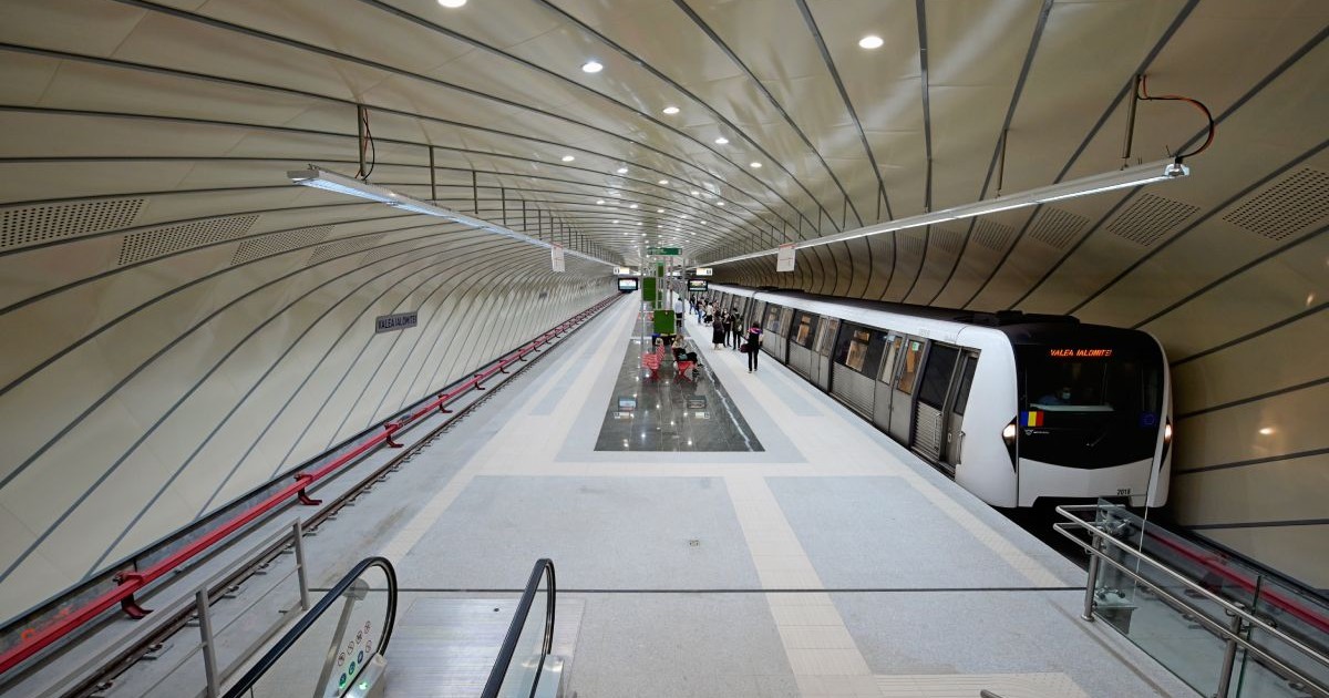 Metrou in stație, în București