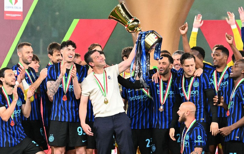 Inter Milano câștigă Cupa Italiei, 2-0 împotriva lui Lazio Roma. Cristi Chivu este unic în istoria Interului