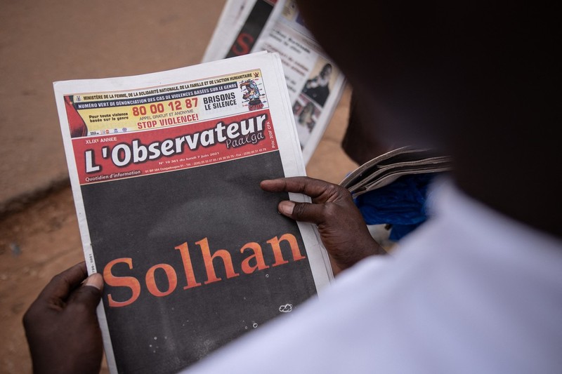 Prima pagină a unui ziar din Burkina Faso despre masacrul din Solhan. Satul se află într-o zonă îndepărtată, iar informațiile despre masacru abia au ieșit la iveală. Fotografii nu au fost făcute publice | Foto: Profimedia