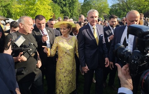 Câteva mii de invitați, inclusiv politicieni, au celebrat Ziua Regalității, pe 10 mai, printr-un Garden Party la Palatul Elisabeta | VIDEO