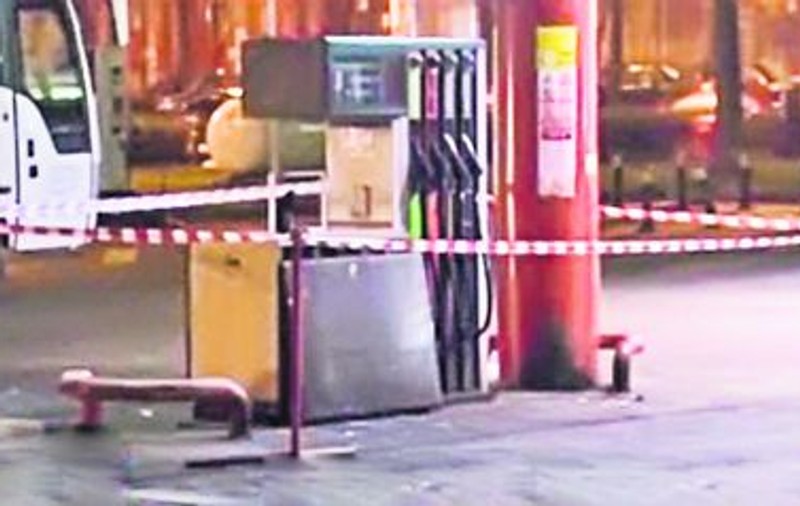 A vrut să calce vânzătoarea cu mașina dintr-un motiv stupid! Cum s-a încheiat incidentul