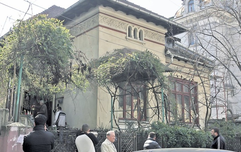 Ionuţ Dolănescu renunţă la casa părintească