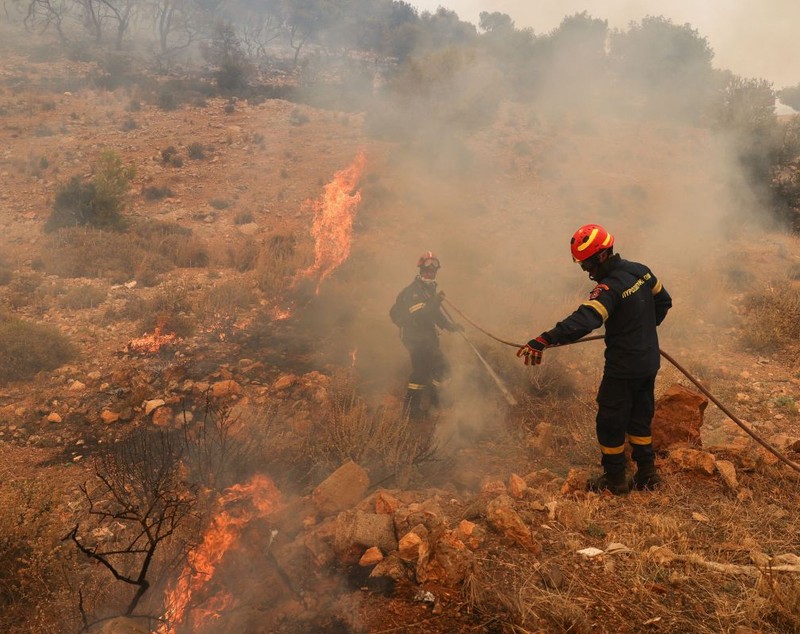 Aproape 3.500 de hectare au fost afectate până acum de incediul din regiunea grecească Attica. Situația rămâne dificilă în insula Rodos