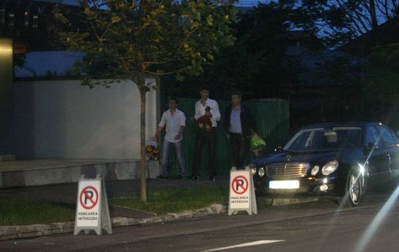 Pandele şi băieţii au vizitat-o pe Gabi Firea la maternitate! EXCLUSIV