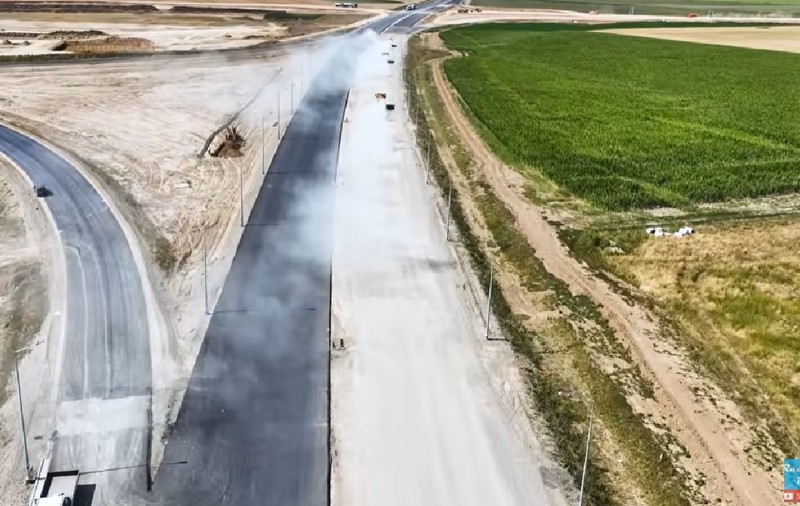 Loturile dintre Bacău și Pașcani ale Autostrăzii A7 trebuie să ajungă la 80-90% până la 31 august: Contracronometru pentru jalonul PNRR