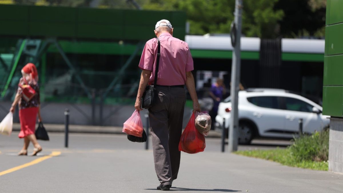 Castraveți în piețe și la supermarket, București, 10 iulie 2026. Foto: Libertatea/ Dumitru Angelescu