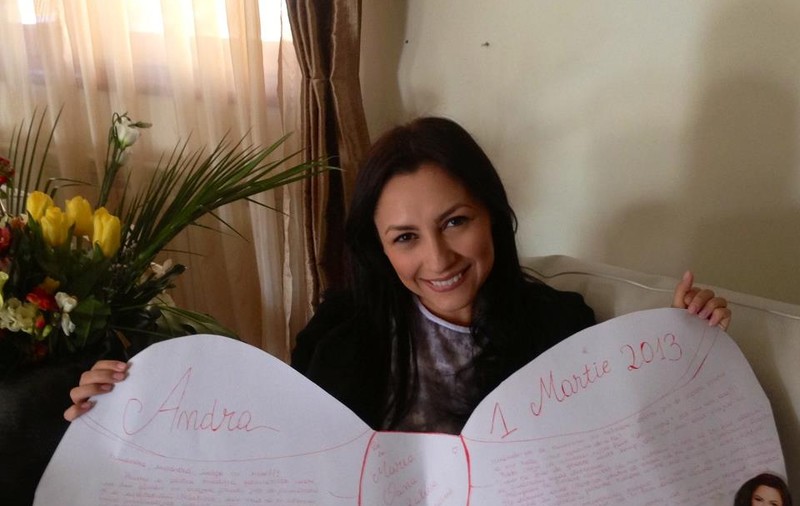 Andra, dată pe spate de fani! Uite ce cadou personalizat a primit | FOTO