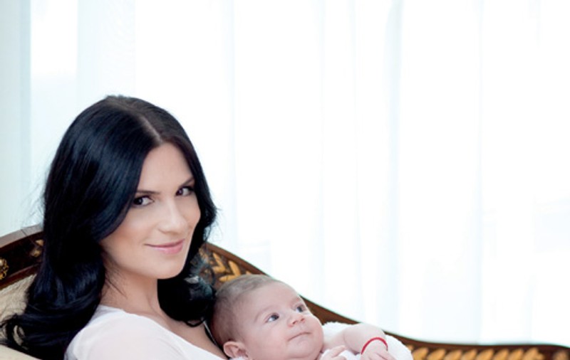 Ellie White, la un pas SĂ-ŞI BATĂ BONA! Vezi de ce şi-a pus camere de supraveghere în casă!