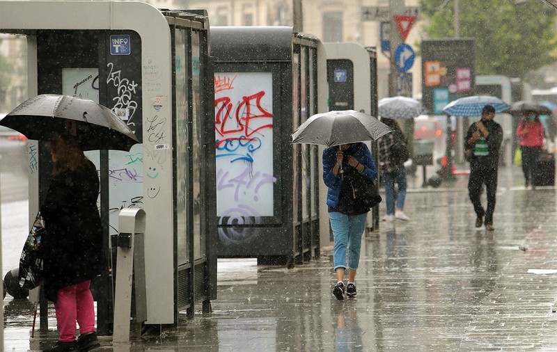 Vremea se răcește semnificativ de marți. „Ne așteptăm și la ploi în această perioadă”