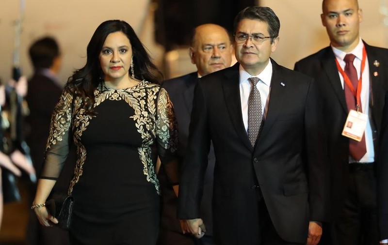 Președintele din Honduras a anunțat în direct la televizor că are coronavirus. Și prima doamnă e bolnavă