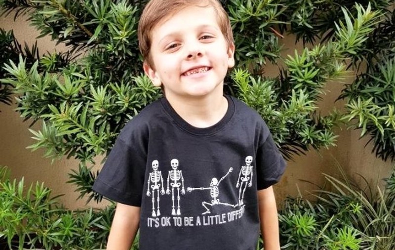 Un copil cu autism vorbește perfect nouă limbi străine la doar șapte ani!