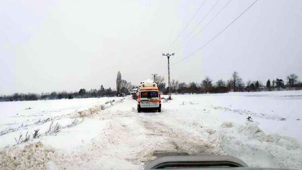 Drumuri închise din cauza zăpezii. Foto: IGSU