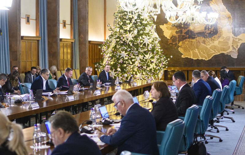 Decontarea navetei pentru profesorii și angajații din școli în 2025, eliminată de „ordonanța trenuleț”