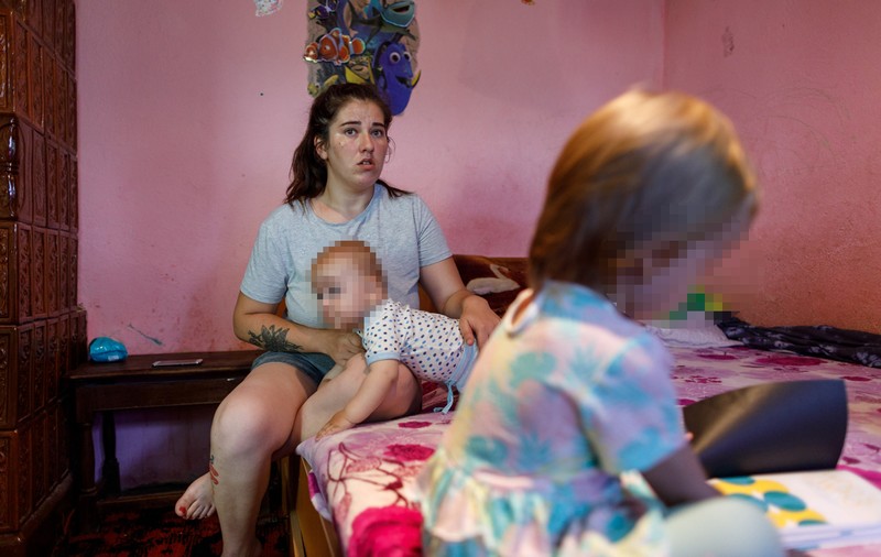 Povestea unei femei crescute într-un centru de plasament care-și caută azi frații