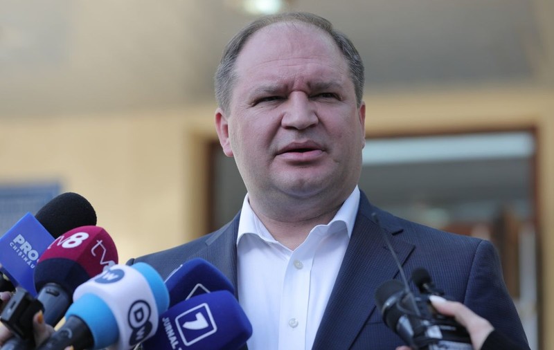 Primarul Chișinăului i-a numit „prostălani” și „țipălăi” pe cei care l-au criticat că nu a deszăpezit orașul. „Îndrugă verzi și uscate”