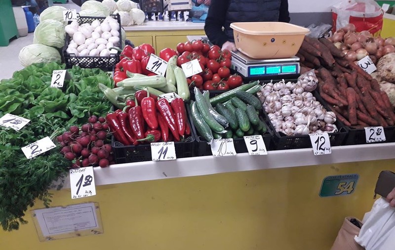 Trei pieţe din Bucureşti au fost închise de Protecţia Consumatorilor