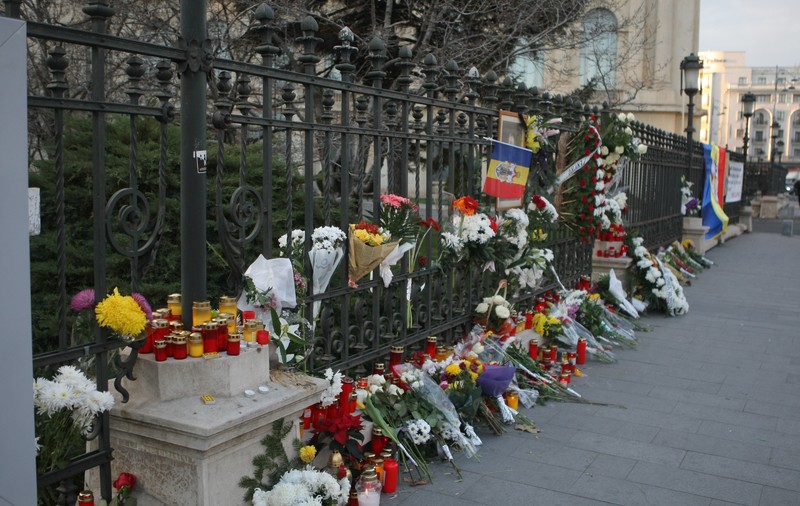 Parlamentari și membrii ai guvernului Republicii Moldova vor participa la funeraliile regelui Mihai. Dodon nu trimite nici măcar coroană