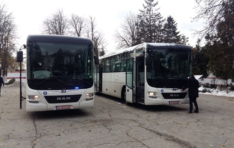 Gardienii de la „Jilava” vor merge la serviciu cu autobuze noi