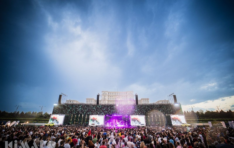 Cu 750 mp de ecrane, pe o scena de 60 metri, Festivalul KIMAROa început pe 13 iunie în Piața Constituției București!