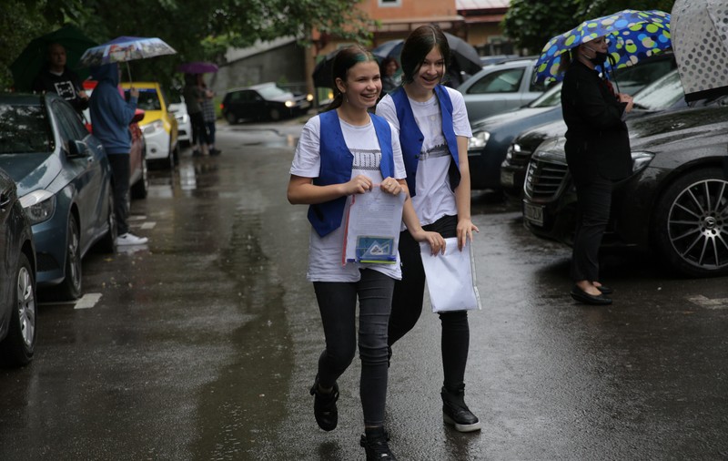 Evaluarea Națională | Elevii de a opta, nerăbdători să scape de examene și de pandemie. „Sper ca din toamnă să putem merge normal la liceu”