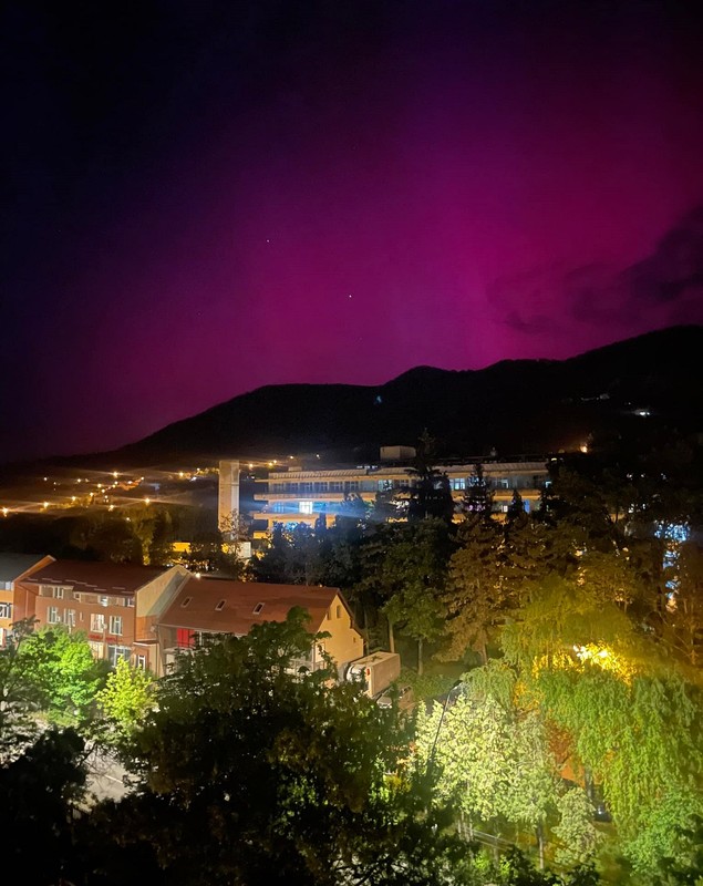Aurora boreală, vizibilă în România. Spectacolul ceresc, provocat de cea mai puternică furtună solară din ultimele decenii. FOTO