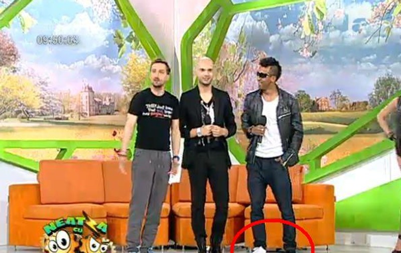 Kamara, ce-i cu pantofii ăia? | FOTO