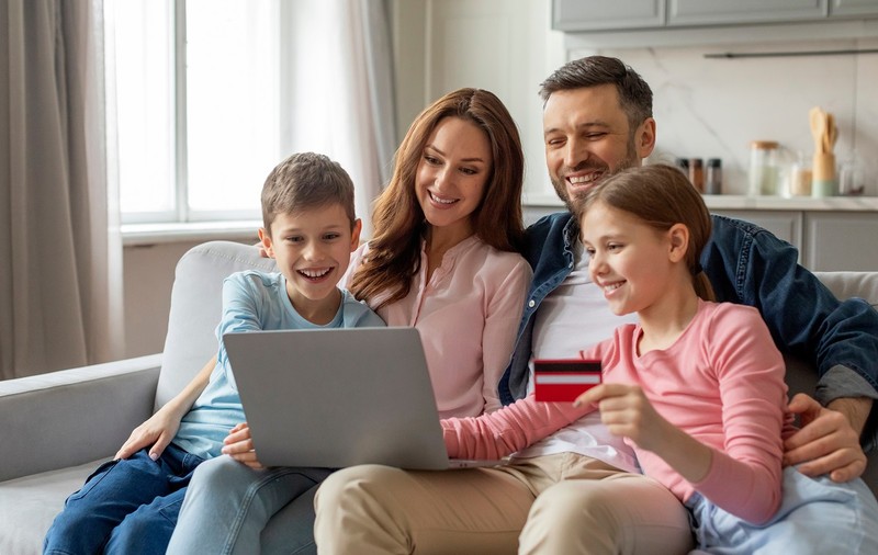 5 carduri suplimentare, 0 taxe de emitere: CardAvantaj este pentru întreaga familie