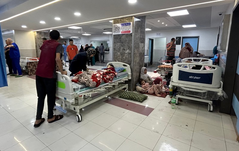 "Ora cea mai întunecată". Un chirurg britanic din Gaza spune că în spitale se află doar copii și civili îngroziți, nu și militanți Hamas, și că sistemul medical "nu mai există"
