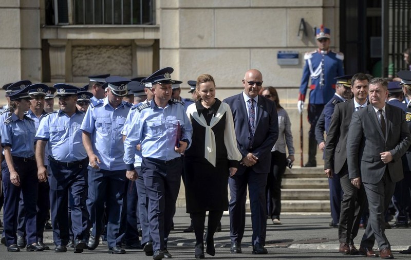 Carmen Dan le cere studenților Academiei de Poliție să nu se lase intimidați, pentru că ”nimeni nu e mai presus de lege”