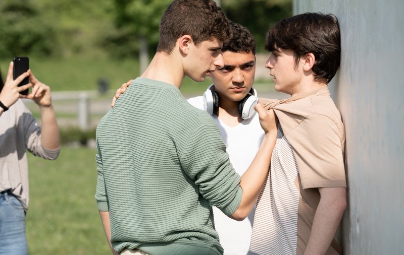 Adolescent din Blaj, trimis în judecată după ce a fost pus „arbitru” la o bătaie de stradă între doi copii