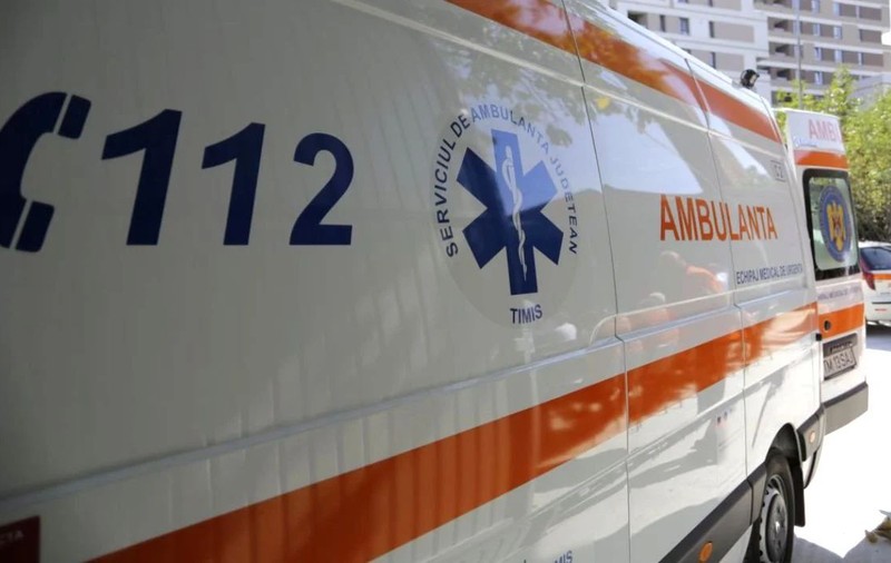 FOTO | Bărbat decedat pe stradă la Bârlad, în plină caniculă. Medicii de pe ambulanță nu au reușit să îl salveze