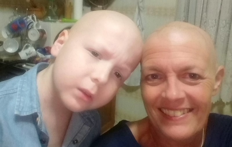 Mamă și fiu, bolnavi de cancer în același timp! Povestea cutremurătoare a unei familii