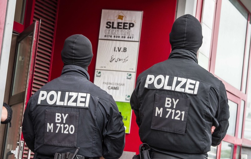 Escrocheria masivă cu românii din locuințele sociale din Germania: 36 de nume pe cutia poștală, dar nimeni nu este acasă. „Țara are o inimă mare, scuipați pe inima ei”