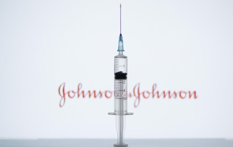 Al patrulea vaccin a intrat în procesul de autorizare în UE. Johnson & Johnson a depus actele pentru serul său anti-COVID, care are o eficacitate de 66%
