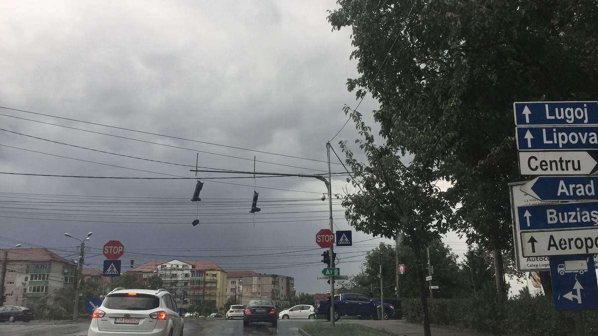 Cod portocaliu de furtuni în trei sferturi din țară. Zonele cele mai afectate