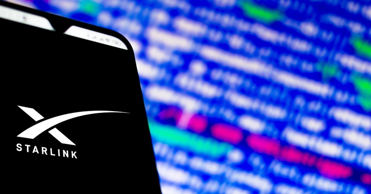 Starlink Romania- Logo-ul aplicatiei Starlink afisat pe un smartphone