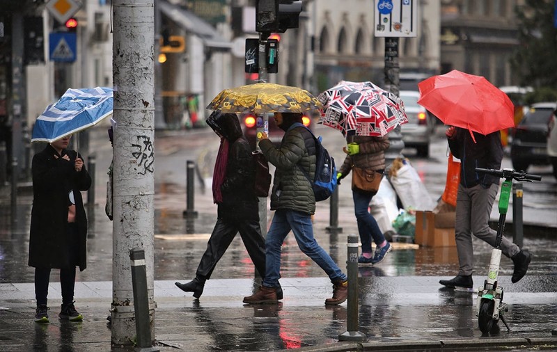 Cod galben de furtuni și ploi abundente: se face tot mai frig. Cum va fi vremea în Bucureşti