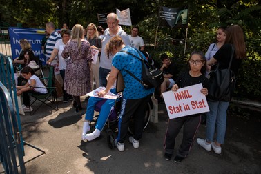 Magda Elena Hurmuzache, la protest