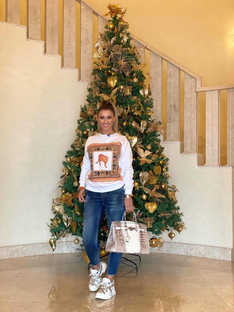Anamaria Prodan, cu geanta care a costat cât un Rolls
