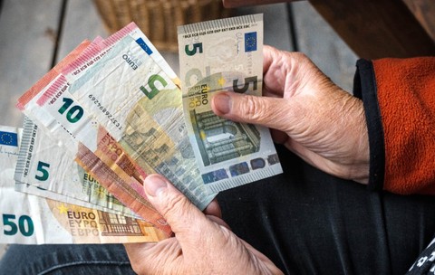 Pensia maximă în Germania care este atinsă doar în cazuri rare. Mulți pensionari apelează la ajutoare sociale