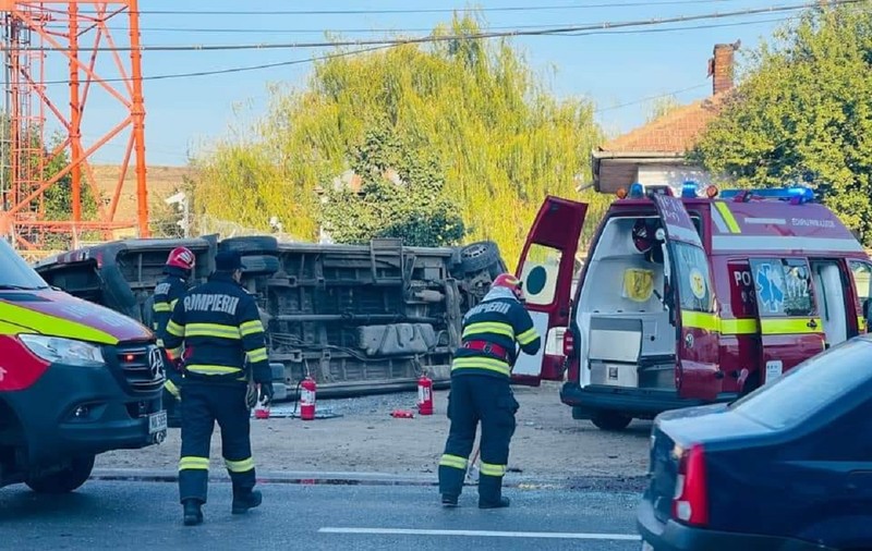 15 victime într-un microbuz lovit de un TIR și răsturnat, la Șivița, în Galați