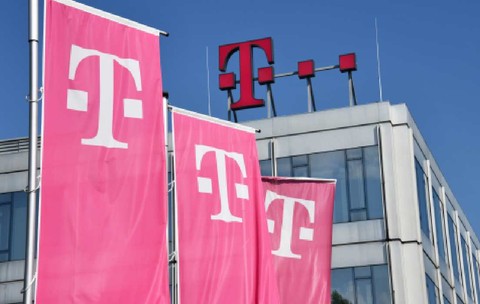 Telekom investește un miliard de euro în cea mai mare fabrică de inteligență artificială din Europa